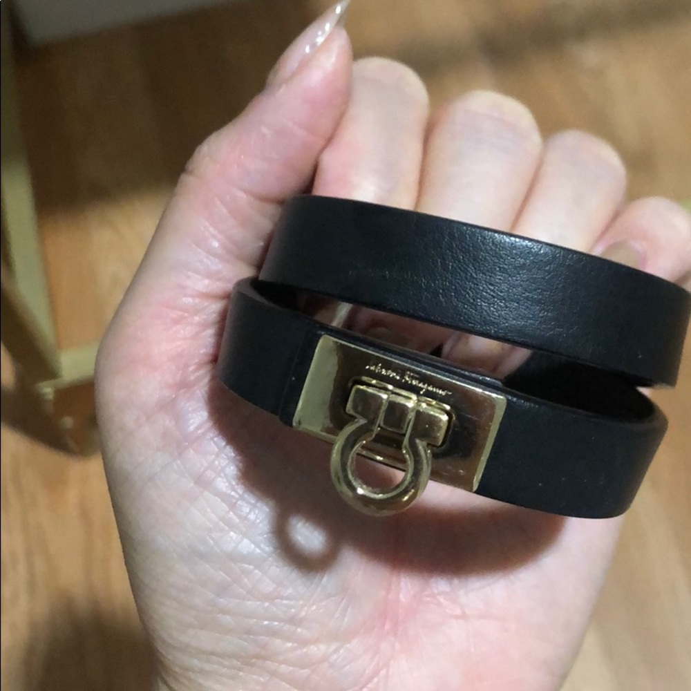 Salvatore Ferragamo Leather bracelet GHWpre-loved